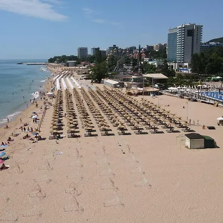 Fs - Wonderful A Step Away From The Sea * Golden Sands